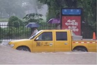 龍舟水太猛！管網搶險“小黃人”與各區通力合作疏通水浸點！