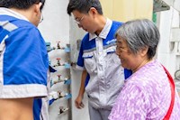 水務科技賦能社區(qū)治理，為獨居老人安裝智能水表，精準呵護老人安全